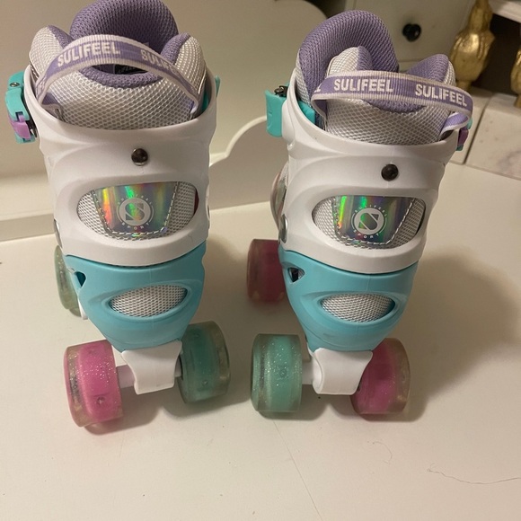 Sulifeel Rainbow Unicorn
Adjustable Roller Skates for gril shoe size 10 C - 13 C - Picture 2 of 9